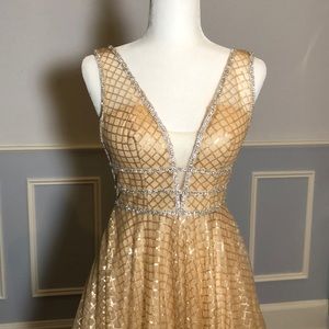 Beautiful formal gown prefect for prom!